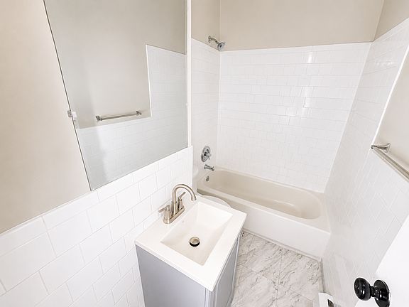 4th image of 170 W Broadway Floor 3