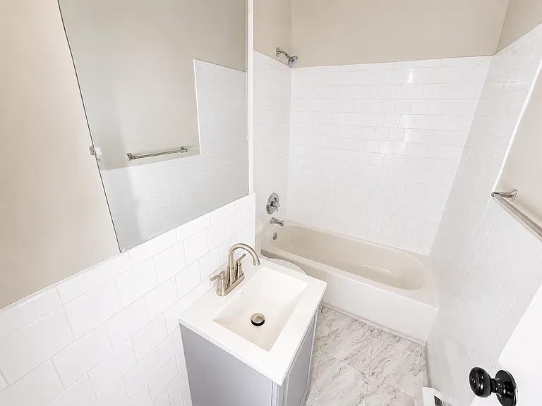 170 W Broadway #3 — Photo 4