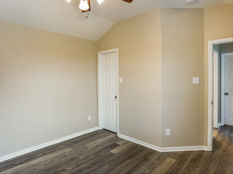 1902 Walnut Green Cir — Photo 13