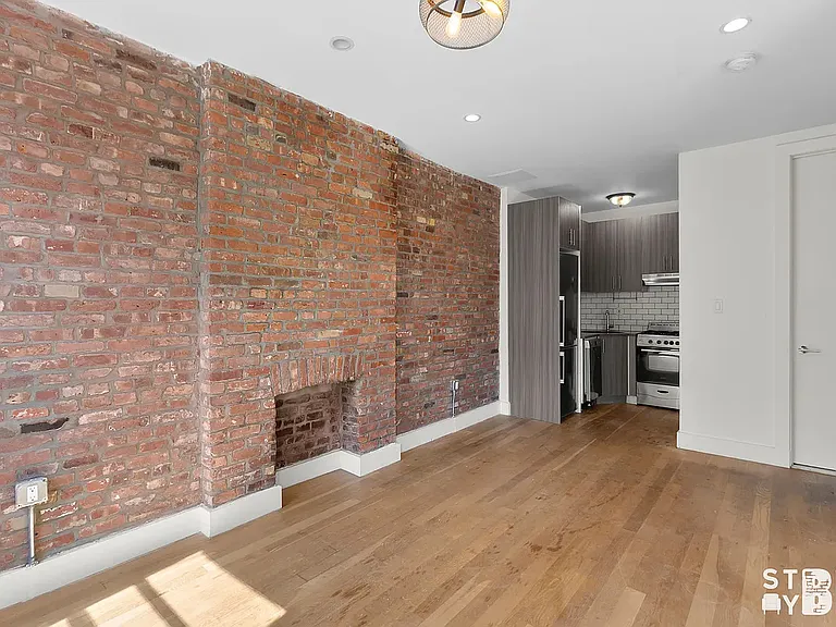 806 Dean St #2R — Photo 3