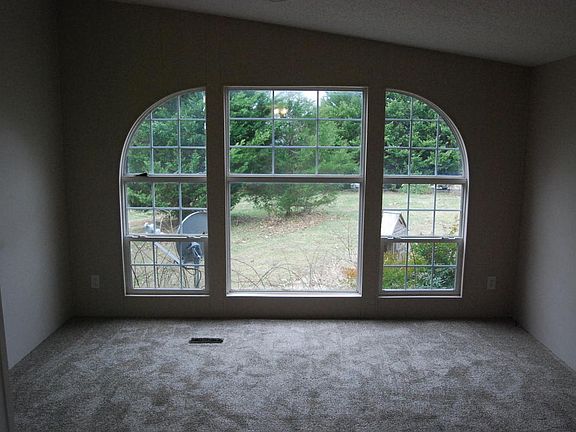4th image of 1342 Huntington Dr
