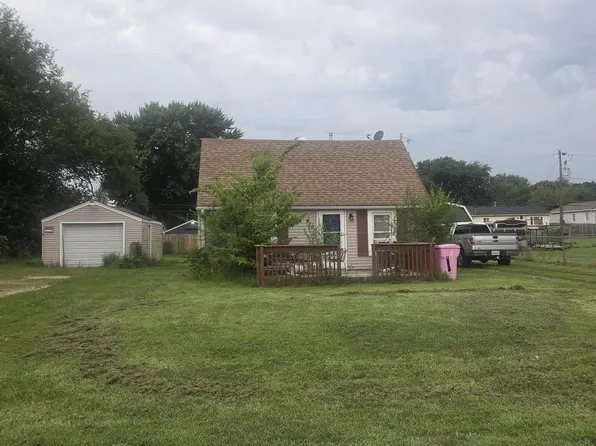 915 3rd St, Colona, IL 61241