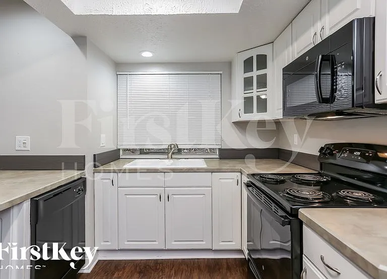 3423 SE 8th Pl — Photo 8