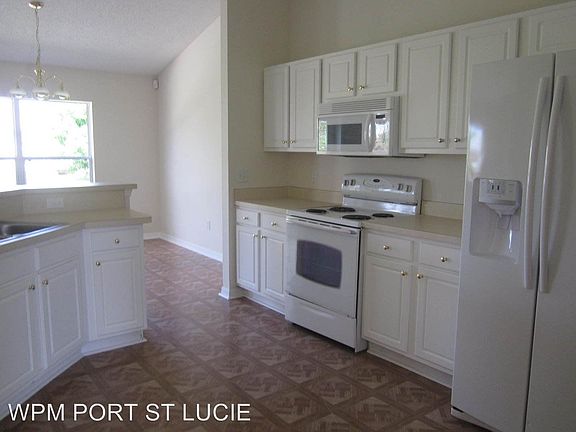 2nd image of 286 NW Biltmore St