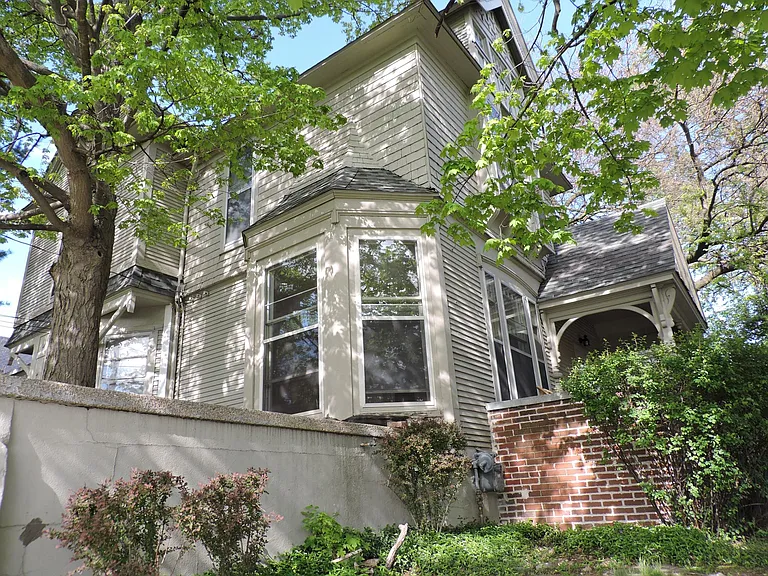 637 Wealthy St SE — Photo 41
