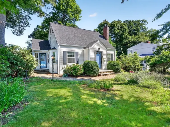 4 Sherman Rd, Stoneham, MA 02180