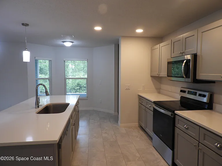 1530 Paley Cir SE — Photo 10