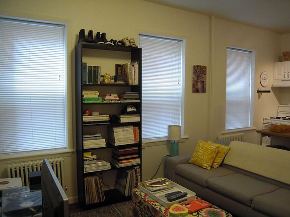 2nd image of 15 Columbia Pl APT 2