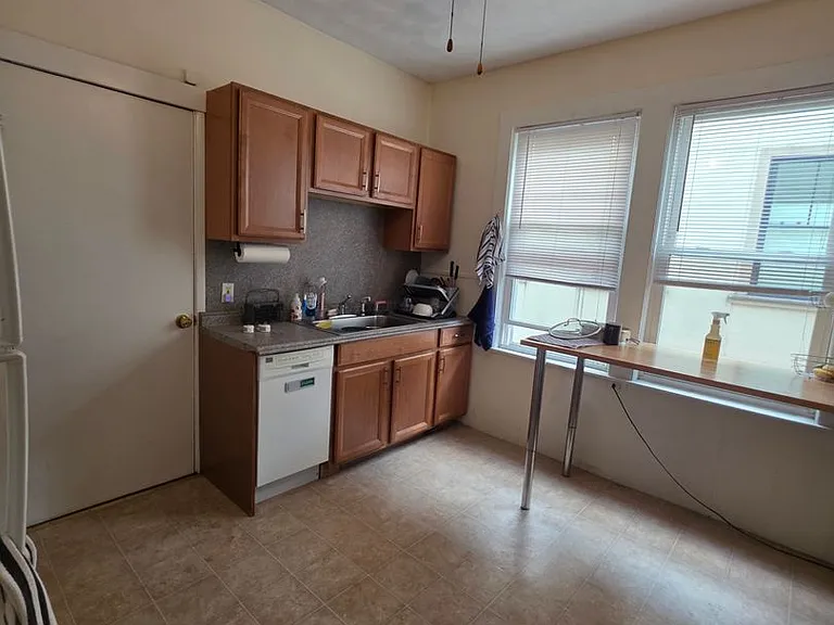 202 Rawson Rd #D1 — Photo 16