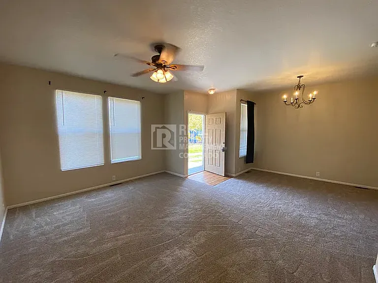 206 Alyssum Dr — Photo 3