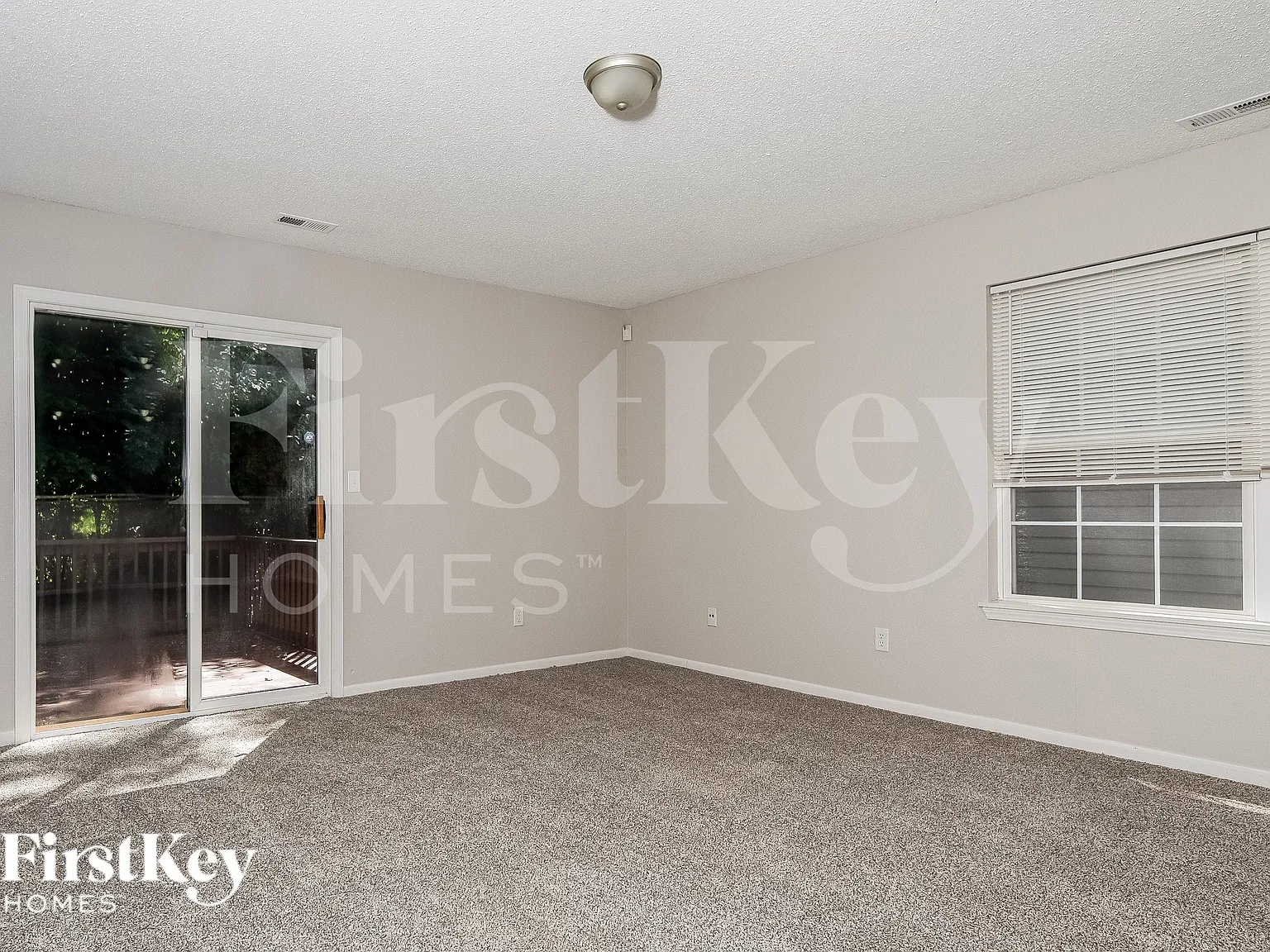 3 bed, 2.0 bath, 1334 sqft, $1,935 — Photo 3