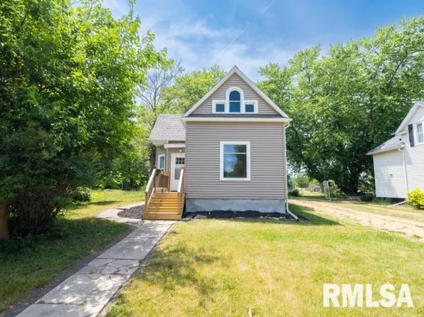 302 N 6th St, Wyoming, IL 61491