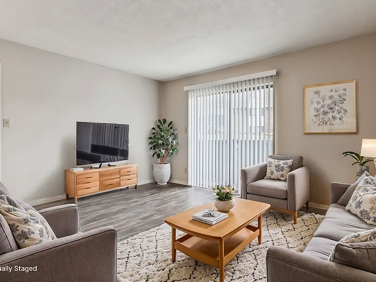 Royal Ridge Apartments — Photo 13