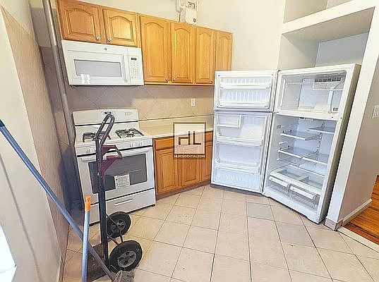 2nd image of 563 W 180th St #2A