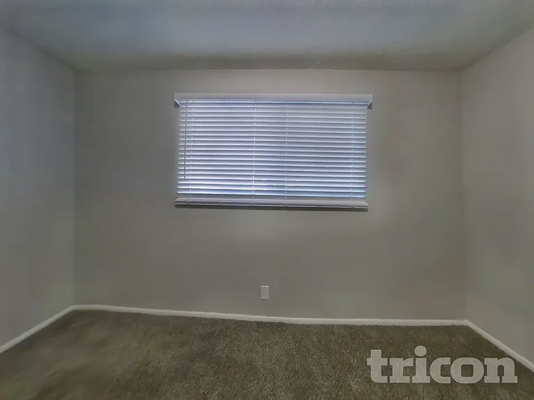 1725 Hiawatha Dr NE — Photo 8
