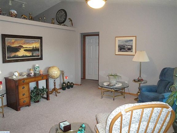 3rd image of 8703 Queensbury Dr
