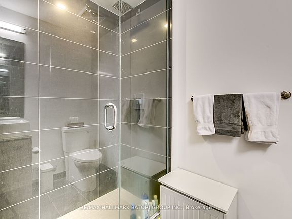 3rd image of 170 Chiltern Hill Rd #407