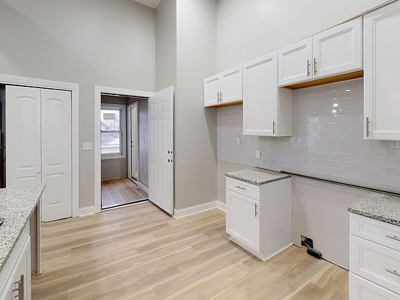 3rd image of 2555 Shelby St #2559