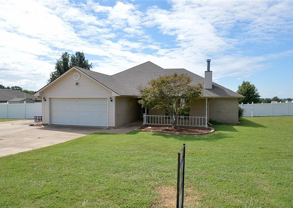 1st image of 3204 Rosewood Ln