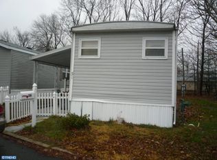 36 Oak St, Robbinsville, NJ 08691