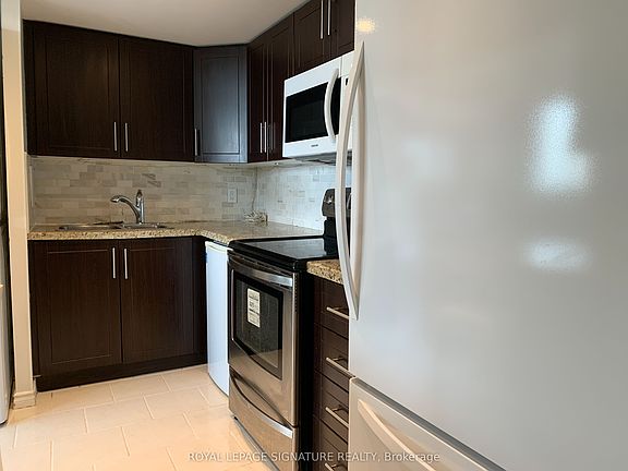 3rd image of 3695 Kaneff Cres #1107