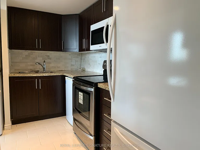 3695 Kaneff Cres #1107 — Photo 3