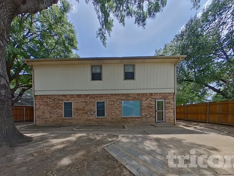 509 Live Oak Dr — Photo 16