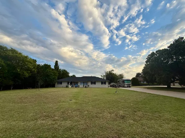 1094 E 7th St, Russell, KS 67665