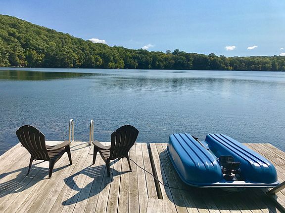 100' lakefront living on China Lake