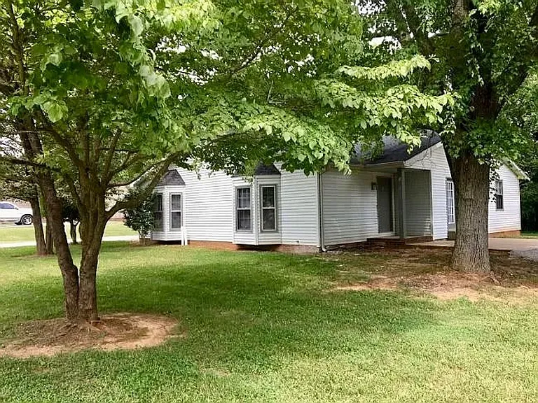 1487 Nichols Dr — Photo 1