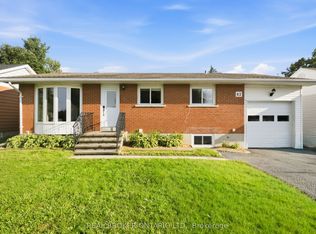 82 Meadowlands Dr W, Ottawa, ON K2G 2R8