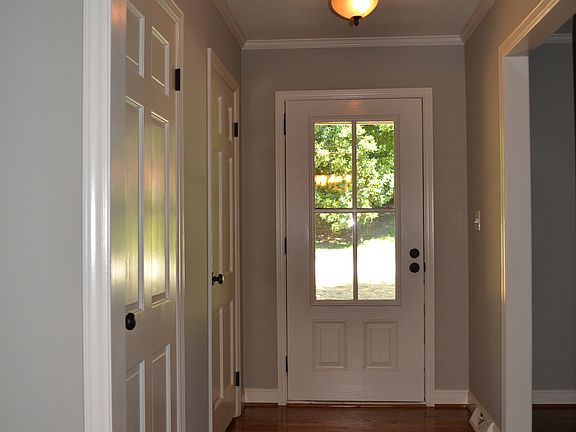 3rd image of 141 Ginger Dr