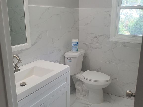 2nd image of 2206 Union Blvd