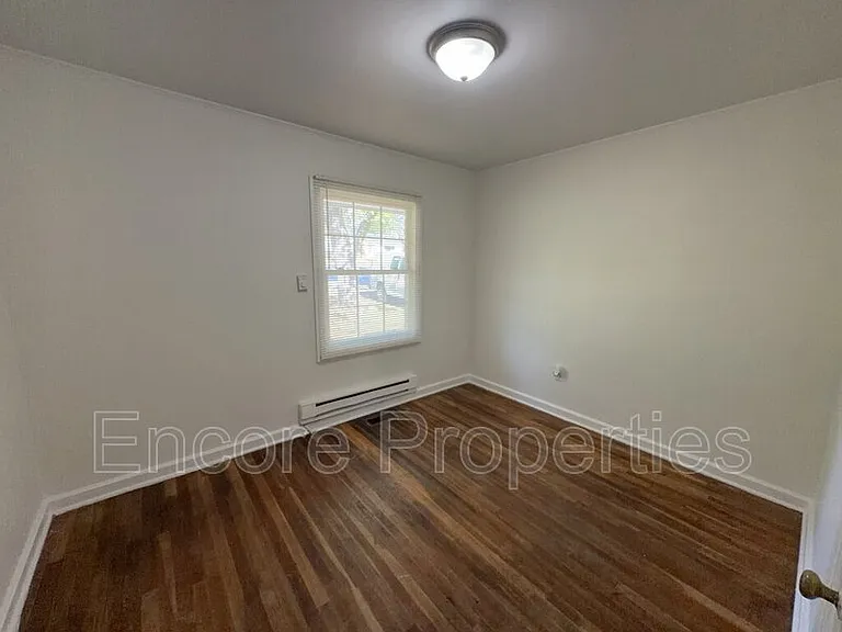 2731 Knowles St — Photo 9