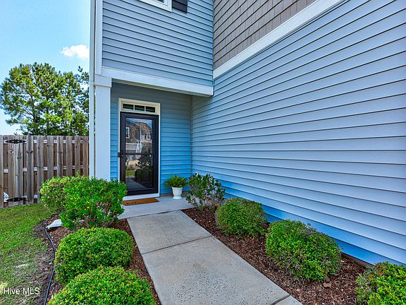 5th image of 815 Avington Lane NE