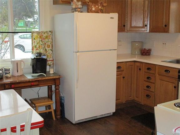 3rd image of 114 Alder St