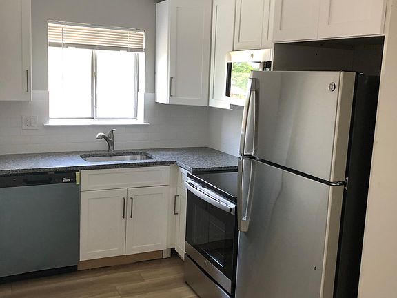 5th image of 28 Stafford Ave #1B