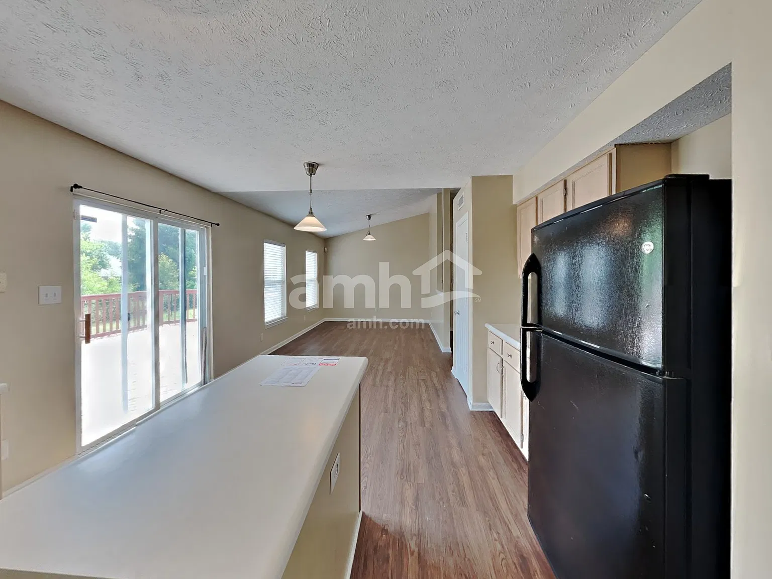 3 bed, 2.5 bath, 1505 sqft, $1,925 — Photo 4
