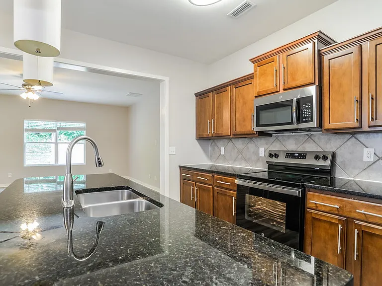 1048 Joselynn Dr — Photo 8