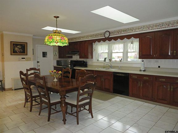 2nd image of 256 Lake Ave
