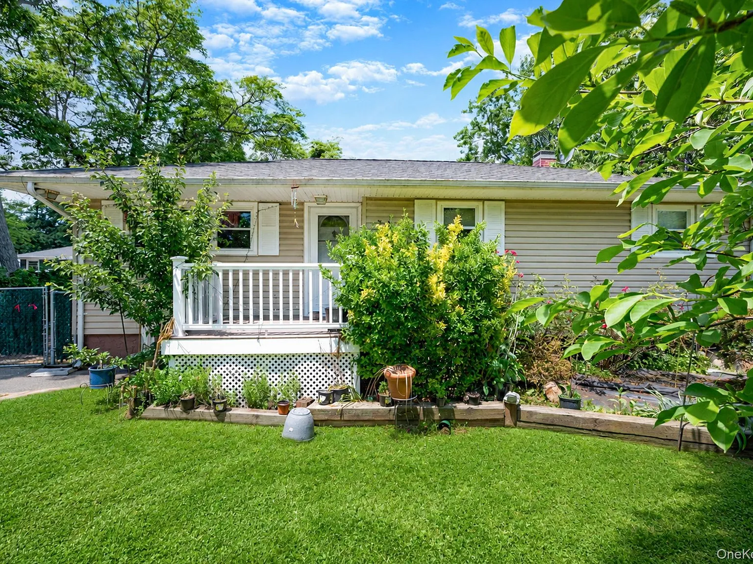 3 bed, 1.0 bath, 1758 sqft, $3,500 — Photo 2