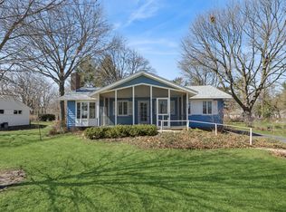 452 Lakeside Rd, Crystal Lake, IL 60014