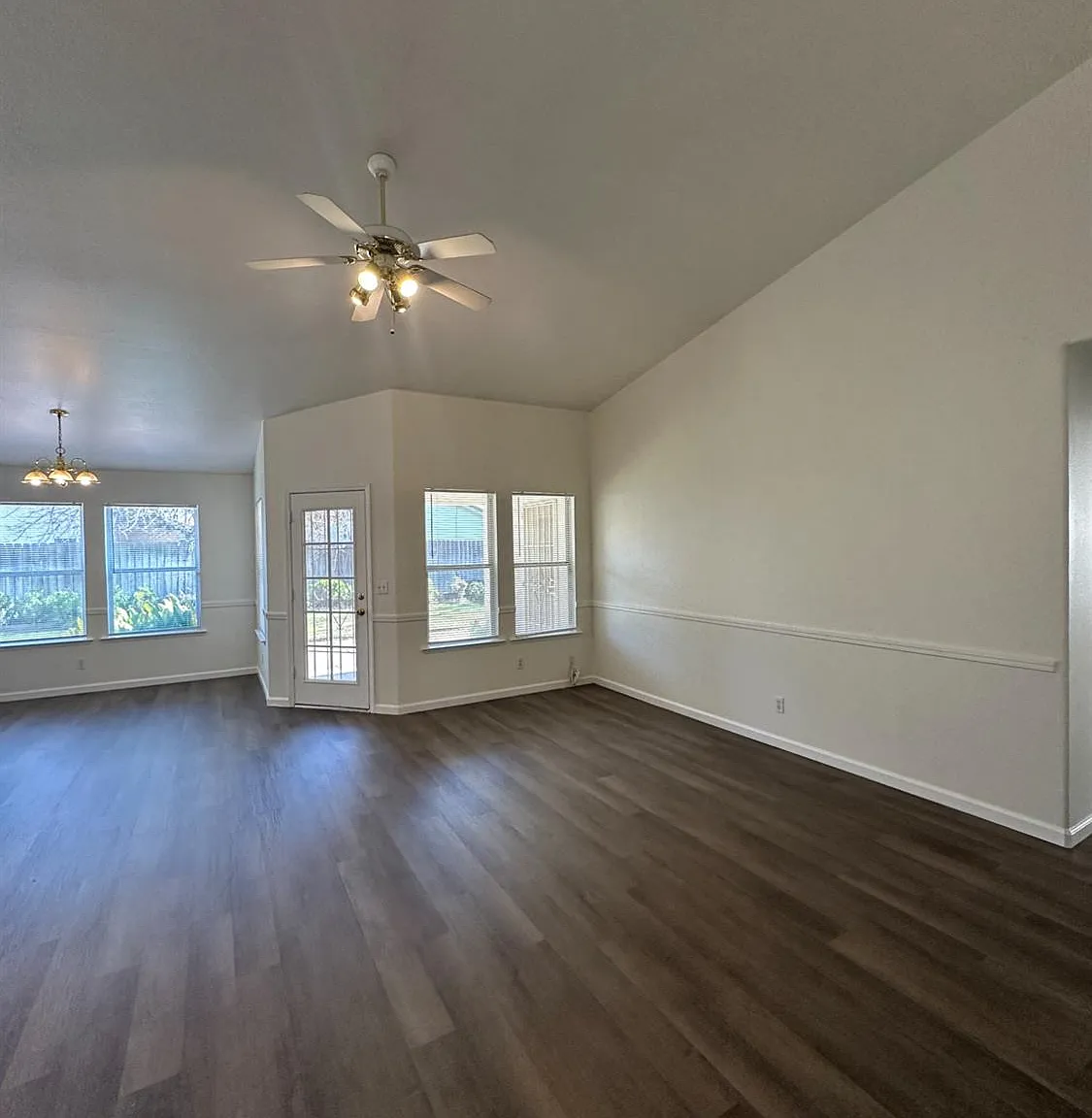 3 bed, 2014 sqft, $2,350 — Photo 4