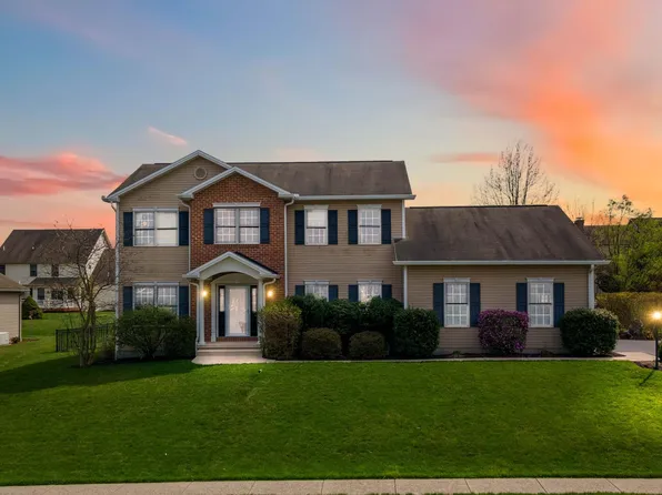 5825 Heatherwood Ct, Enola, PA 17025
