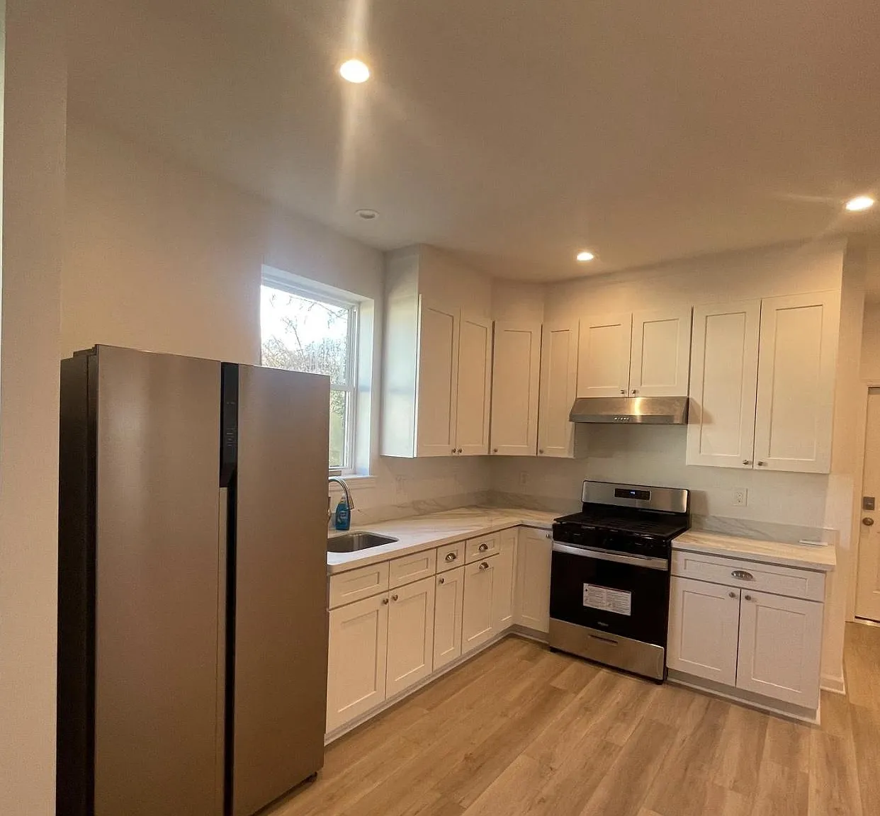 4 bed, 5.0 bath, 1900 sqft, $1,139 — Photo 2