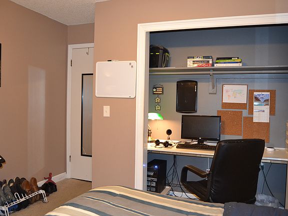 Bedroom 2 (or den)