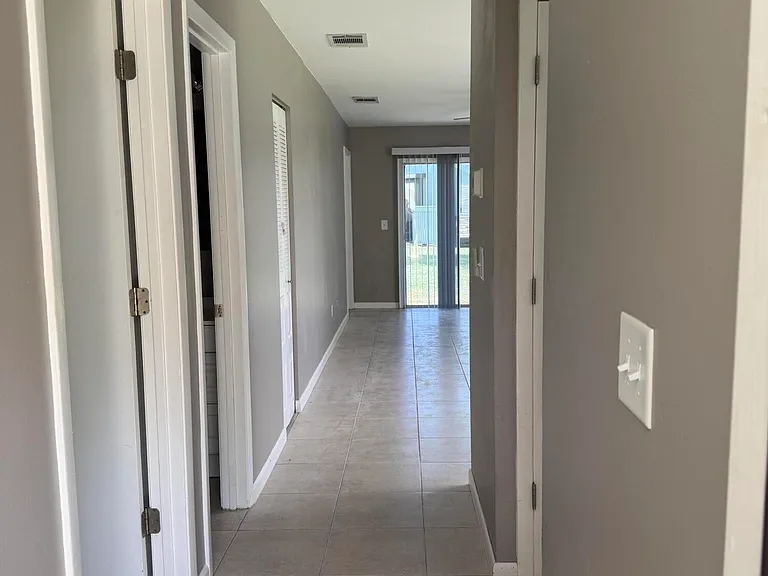 1456 SE Rivergreen Cir — Photo 3