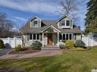 56 Clark St, Huntington, NY 11743