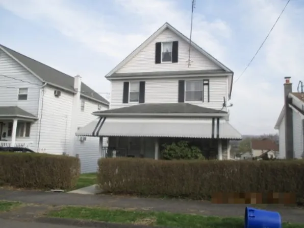130 5th St #L-8, Blakely, PA 18447