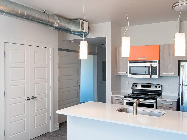 Midtown Apartments — Photo 4